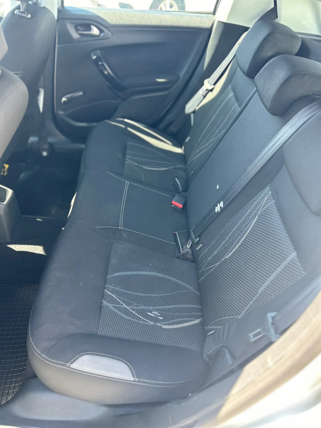 OFERTĂ SPECIALĂ! Peugeot 208 - 2015 | 1.4 Diesel | Manuală | RATE FIXE | Livrare GRATUITĂ | 12 Luni GARANȚIE