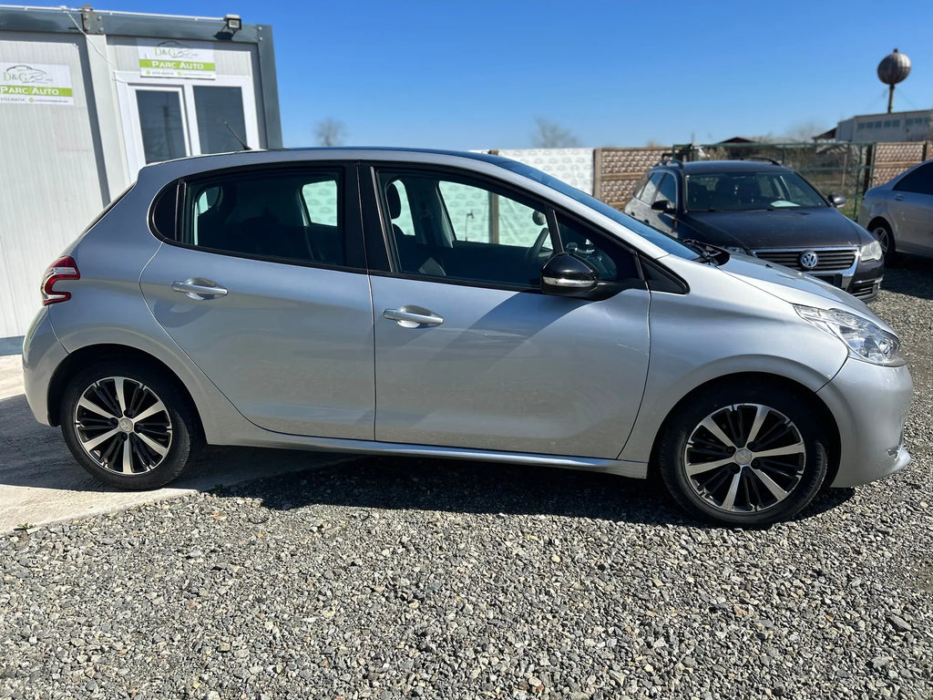 OFERTĂ SPECIALĂ! Peugeot 208 - 2015 | 1.4 Diesel | Manuală | RATE FIXE | Livrare GRATUITĂ | 12 Luni GARANȚIE