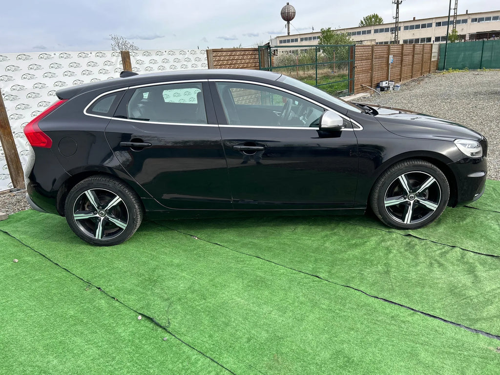 Volvo V40 - 2017 | 2.0 Diesel | Manual | RATE FIXE | Livrare GRATUITA | 12 Luni GARANTIE