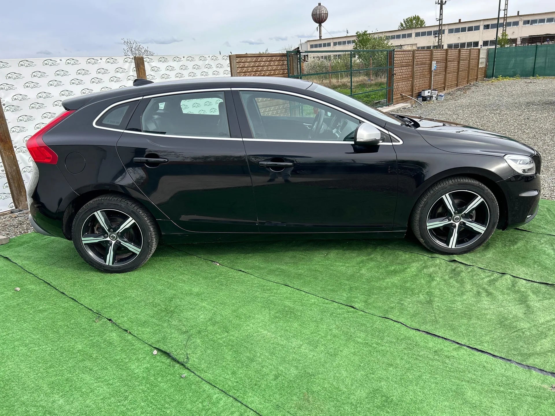 Volvo V40 - 2017 | 2.0 Diesel | Manual | RATE FIXE | Livrare GRATUITA | 12 Luni GARANTIE