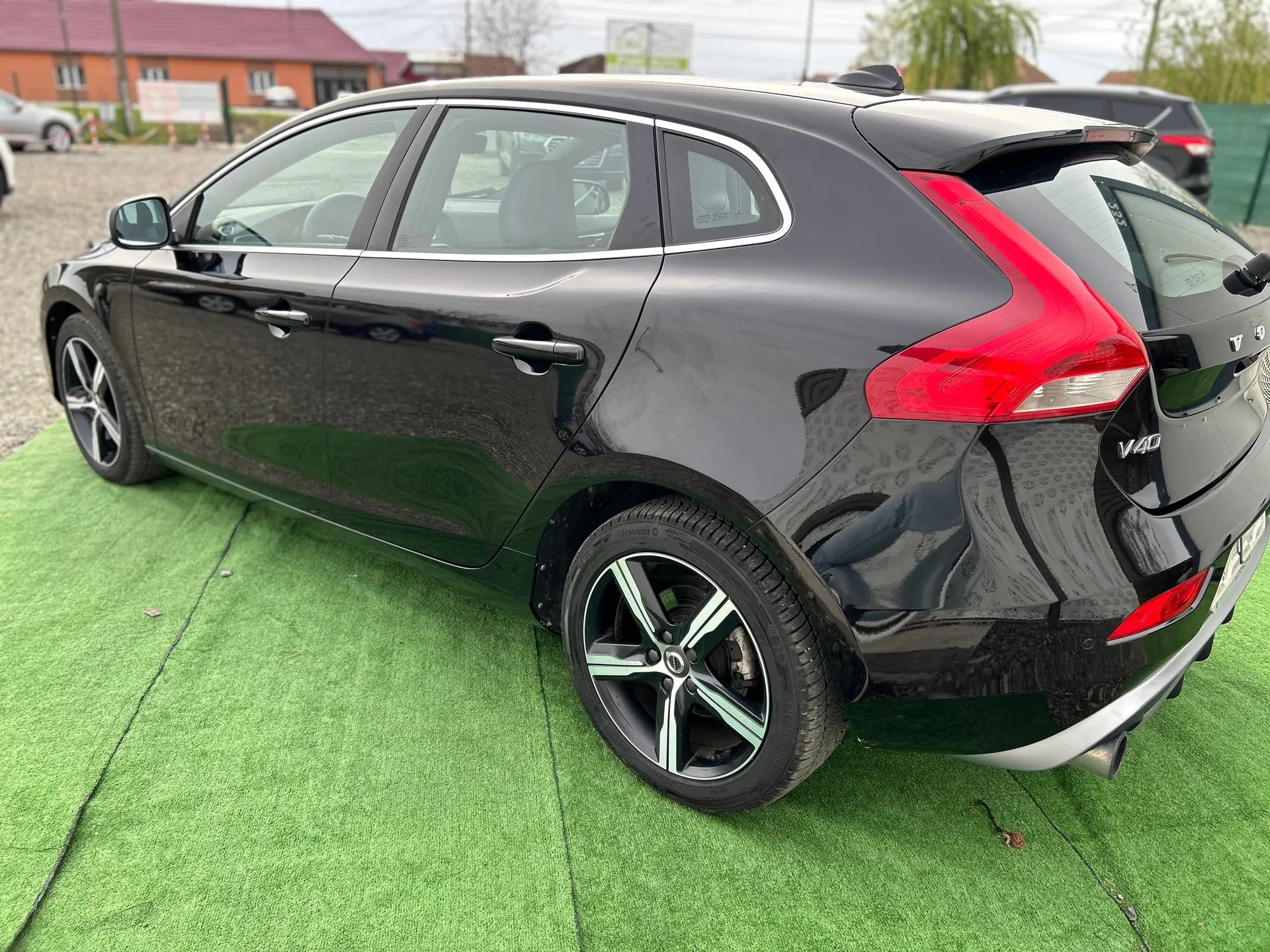 Volvo V40 - 2017 | 2.0 Diesel | Manual | RATE FIXE | Livrare GRATUITA | 12 Luni GARANTIE