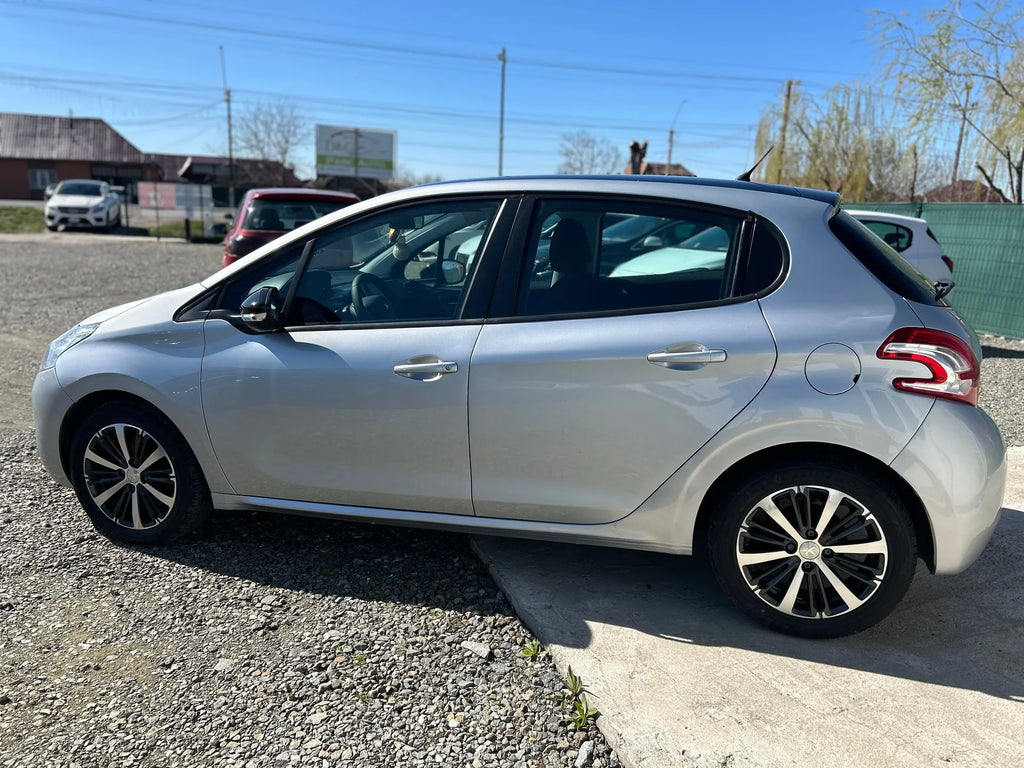 OFERTĂ SPECIALĂ! Peugeot 208 - 2015 | 1.4 Diesel | Manuală | RATE FIXE | Livrare GRATUITĂ | 12 Luni GARANȚIE