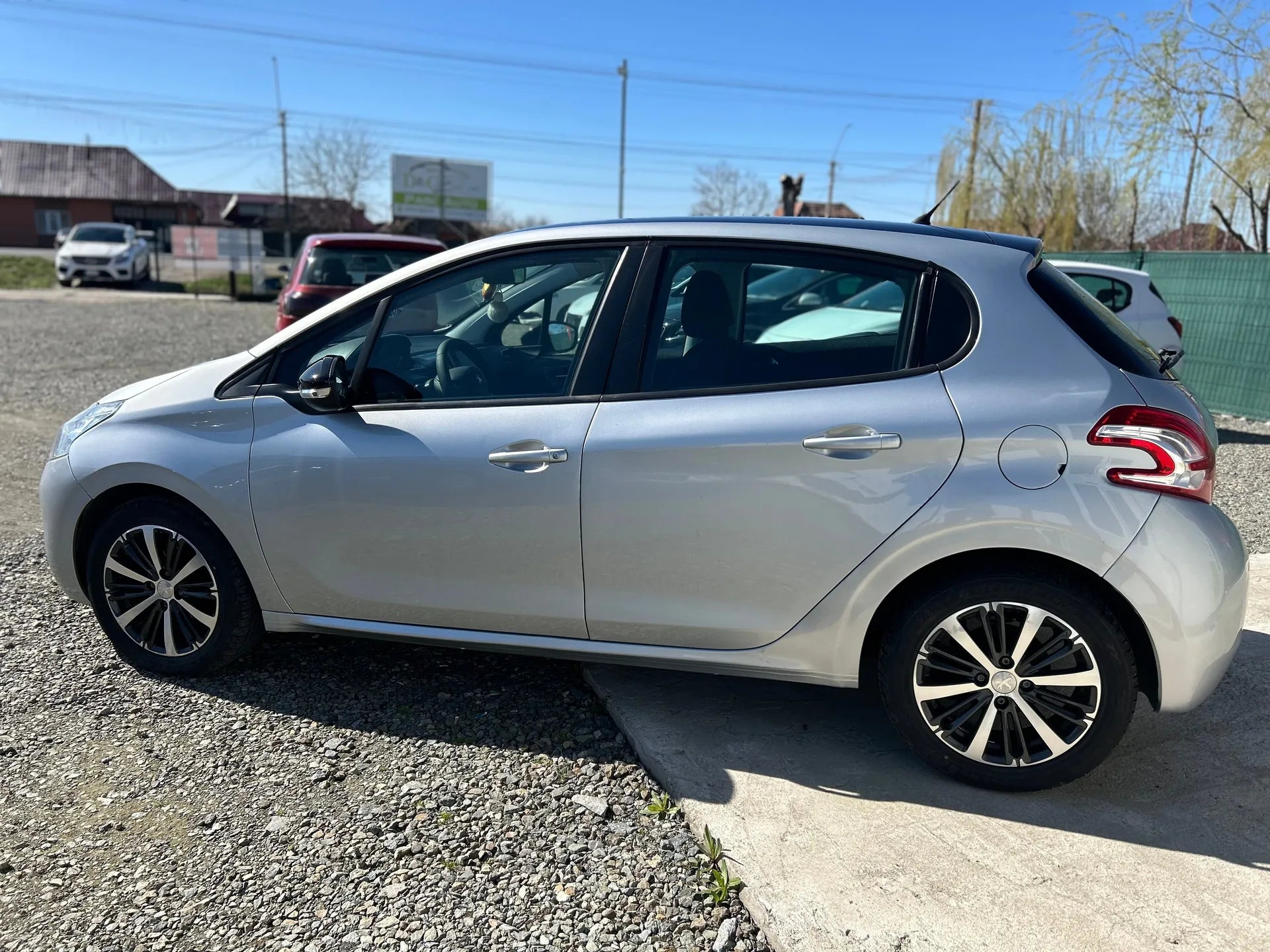 OFERTĂ SPECIALĂ! Peugeot 208 - 2015 | 1.4 Diesel | Manuală | RATE FIXE | Livrare GRATUITĂ | 12 Luni GARANȚIE
