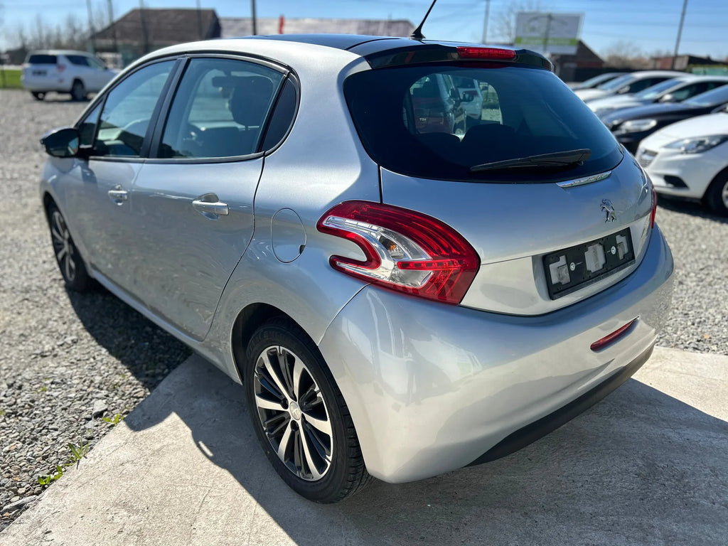 OFERTĂ SPECIALĂ! Peugeot 208 - 2015 | 1.4 Diesel | Manuală | RATE FIXE | Livrare GRATUITĂ | 12 Luni GARANȚIE