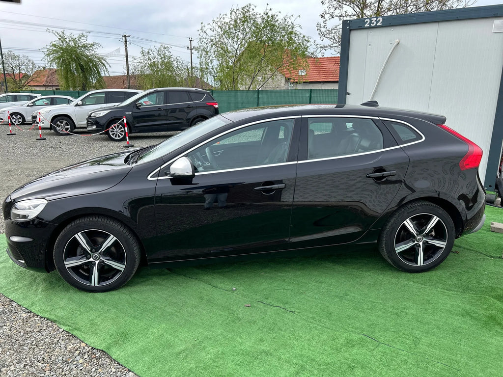 Volvo V40 - 2017 | 2.0 Diesel | Manual | RATE FIXE | Livrare GRATUITA | 12 Luni GARANTIE